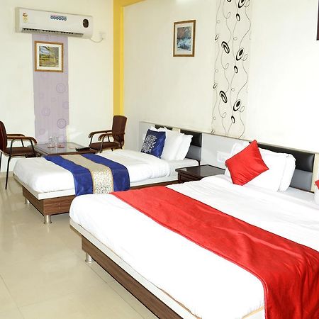Hotel Neelkanth Residency Gandhinagar Buitenkant foto