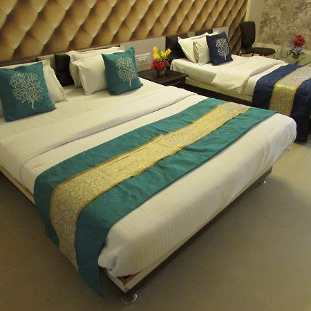 Hotel Neelkanth Residency Gandhinagar Buitenkant foto