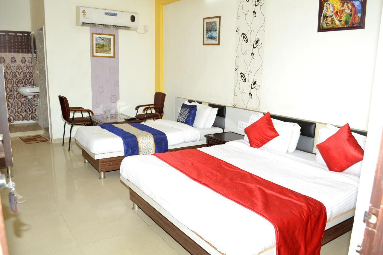 Hotel Neelkanth Residency Gandhinagar Buitenkant foto