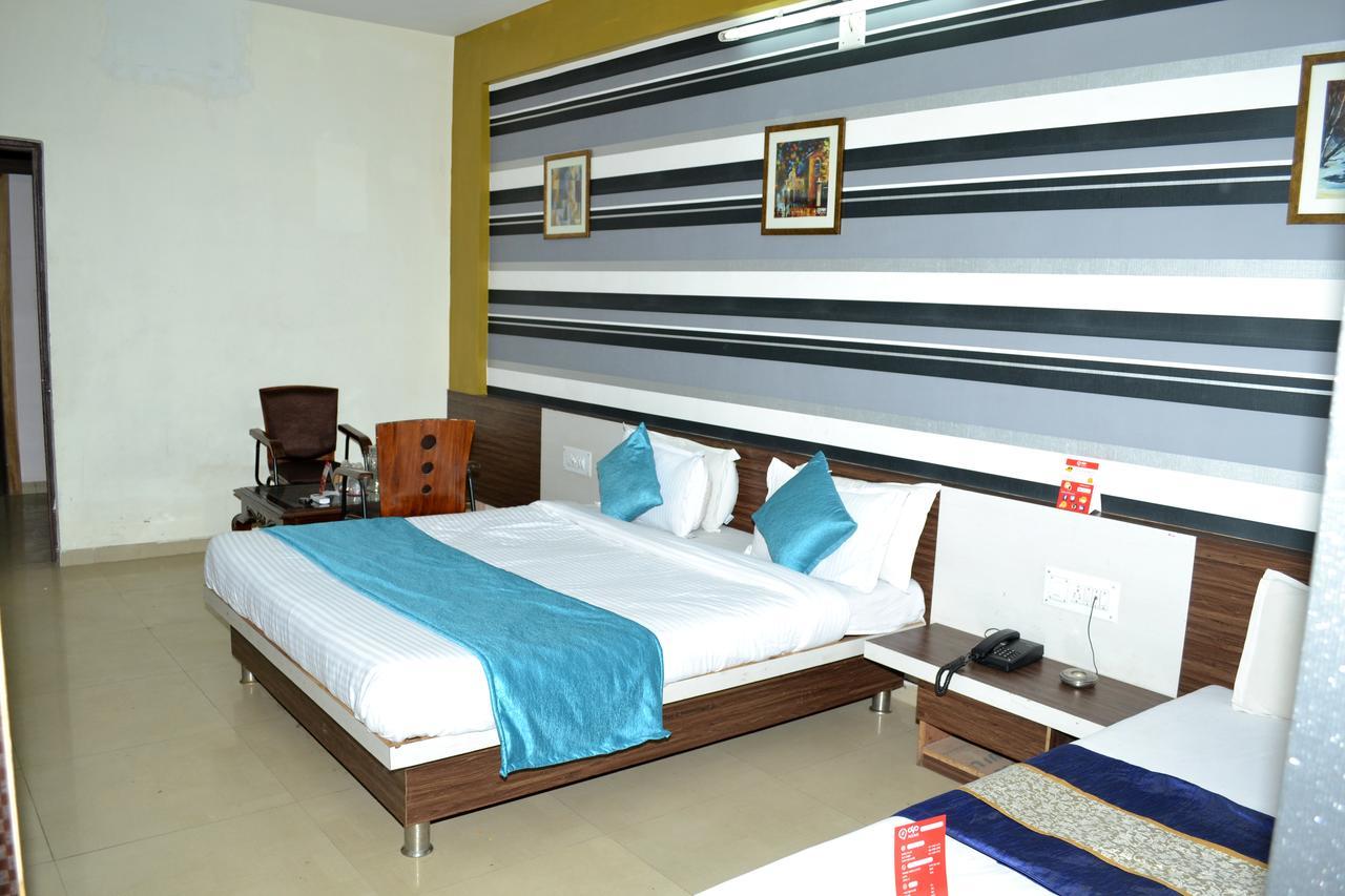 Hotel Neelkanth Residency Gandhinagar Buitenkant foto