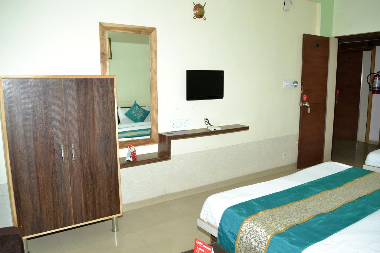 Hotel Neelkanth Residency Gandhinagar Buitenkant foto