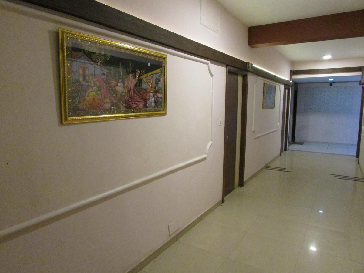 Hotel Neelkanth Residency Gandhinagar Buitenkant foto