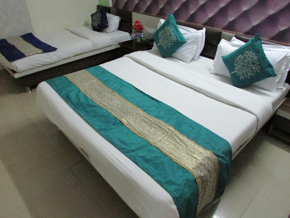 Hotel Neelkanth Residency Gandhinagar Buitenkant foto