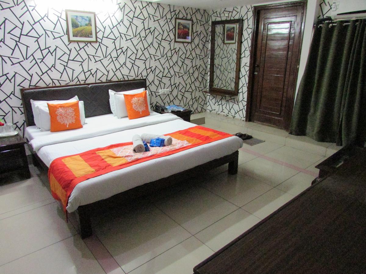 Hotel Neelkanth Residency Gandhinagar Buitenkant foto