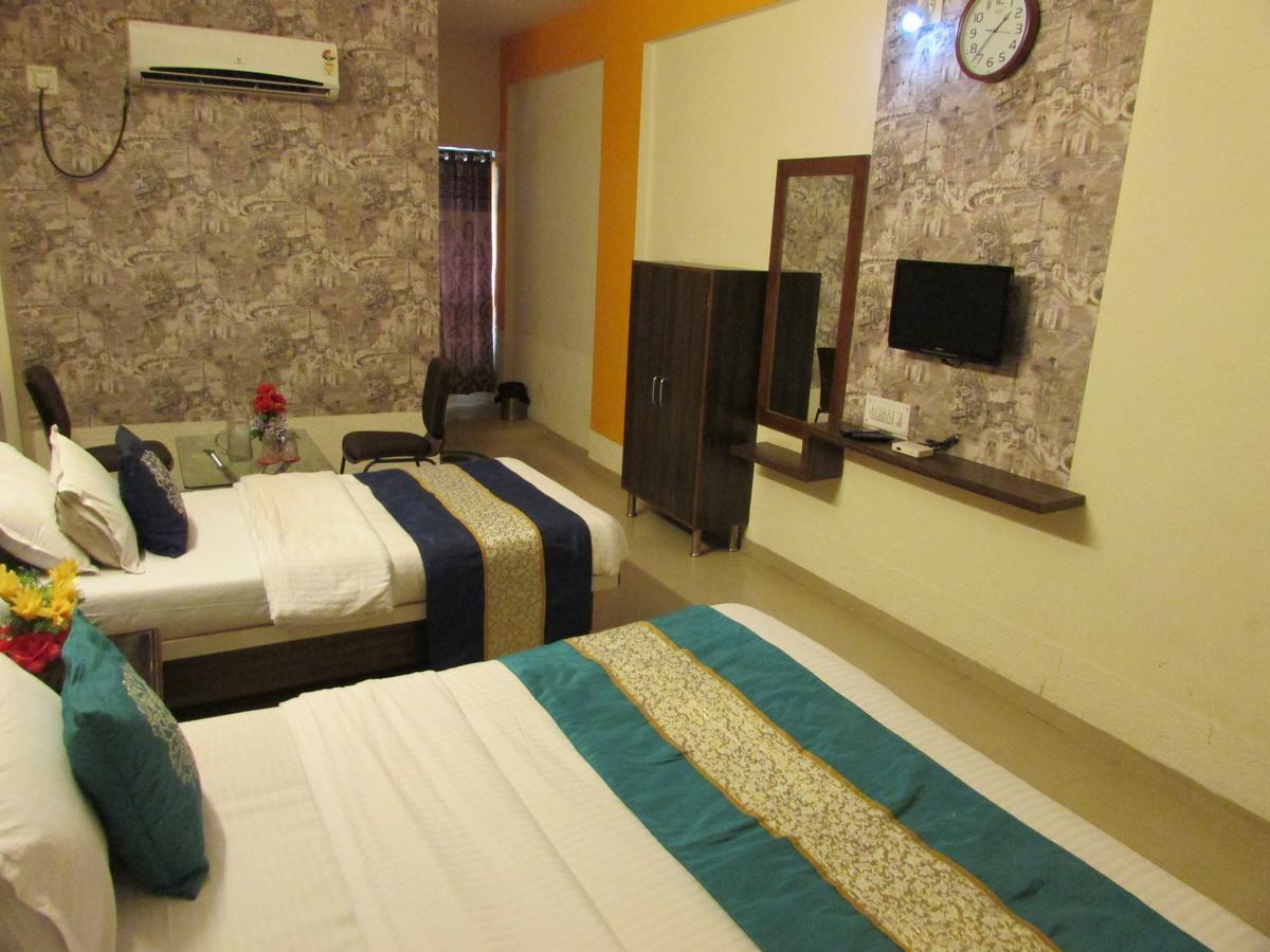 Hotel Neelkanth Residency Gandhinagar Buitenkant foto