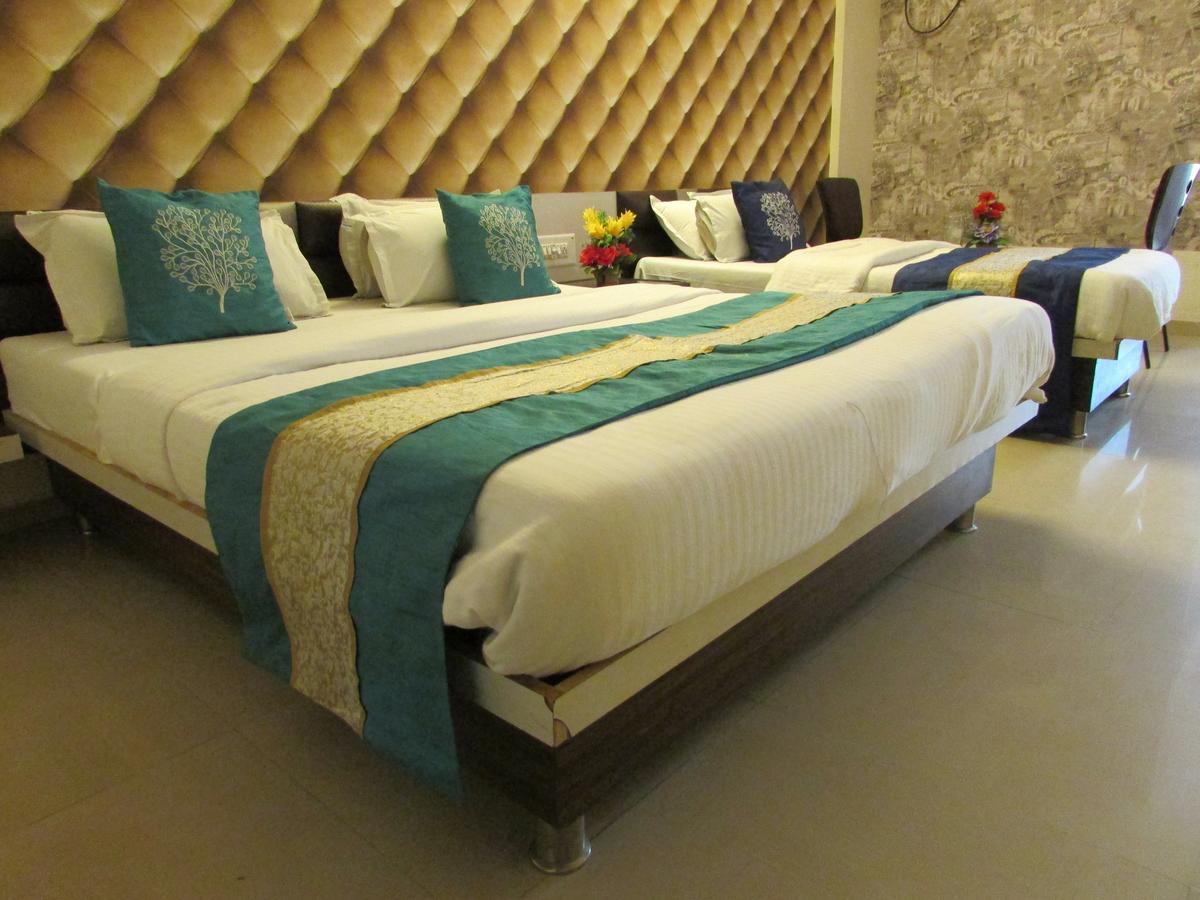 Hotel Neelkanth Residency Gandhinagar Buitenkant foto