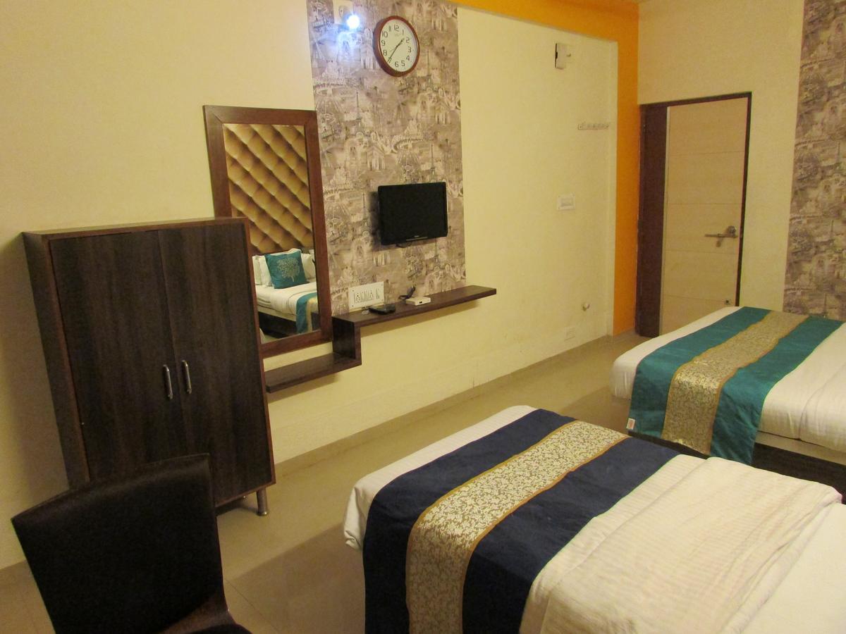 Hotel Neelkanth Residency Gandhinagar Buitenkant foto