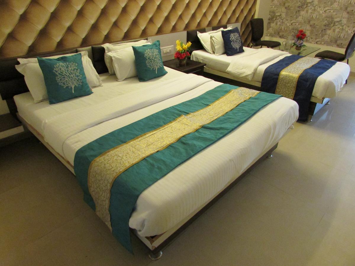 Hotel Neelkanth Residency Gandhinagar Buitenkant foto